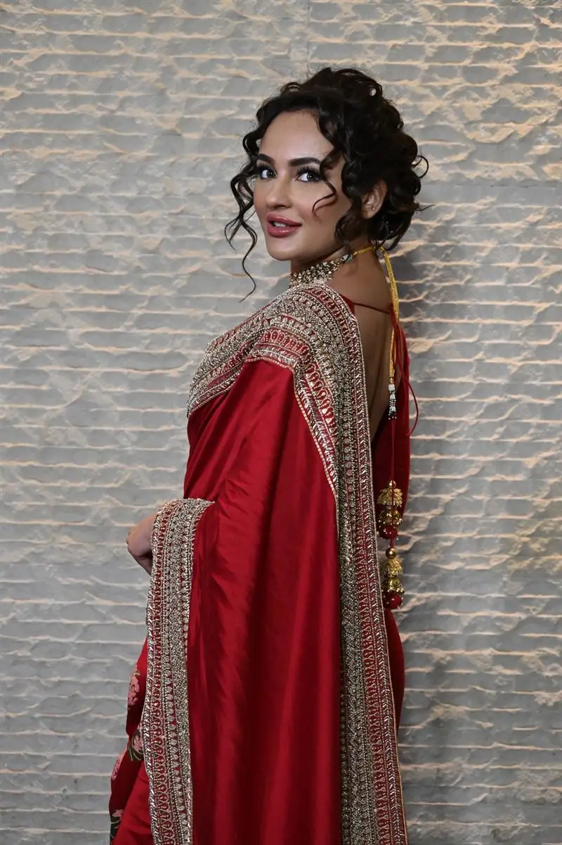 TELUGU ACTRESS SEERAT KAPOOR IN RED SAREE 11